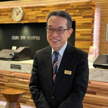 内線電話でのお問い合わせが半分に！ 各種案内用紙全撤去で年間コスト約90万円削減！