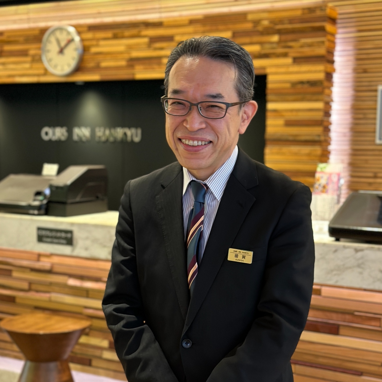 内線電話でのお問い合わせが半分に！ 各種案内用紙全撤去で年間コスト約90万円削減！