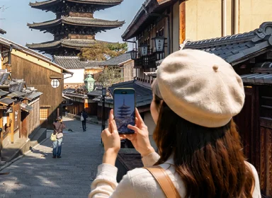 韓国人KOLが日本の観光地を実際に体験している様子
